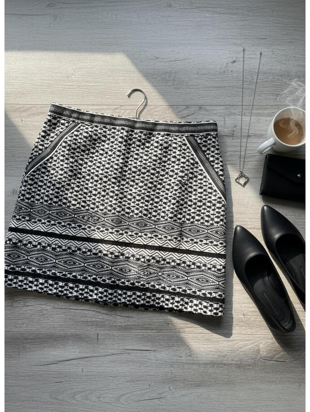 White House Black Market Womens Pencil Skirt Lined Size 14 Black And White